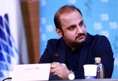 Hojjat Ashtari walking in autumn setting